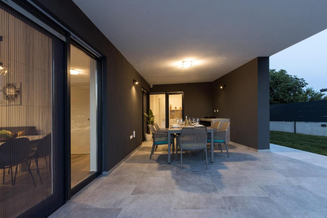 Modern 3-Bedroom Villa With A Private Pool Пула Экстерьер фото