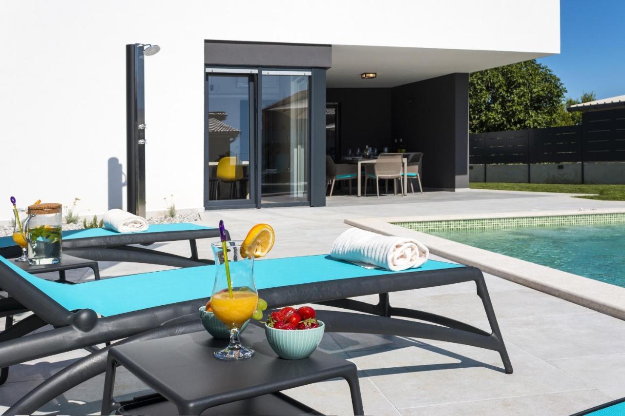 Modern 3-Bedroom Villa With A Private Pool Пула Экстерьер фото